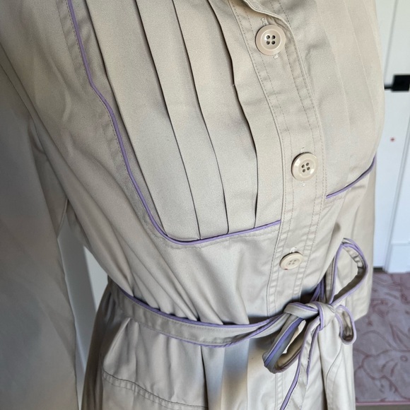 Vintage IZZI Small Pleat Tan and Purple Trench Coat - Size 11 - Picture 5 of 8
